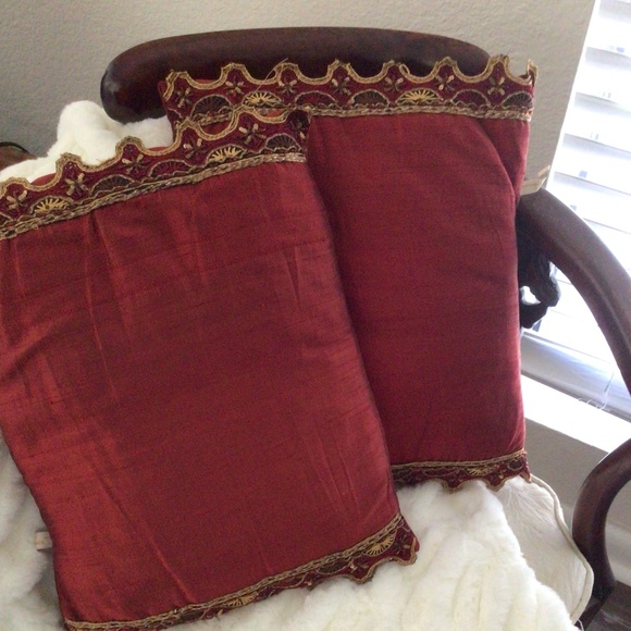 ADI Classics Pillows (2) - Picture 7 of 8